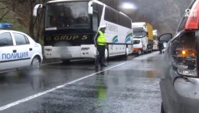 Четирима пострадаха при катастрофа в Кресненското дефиле