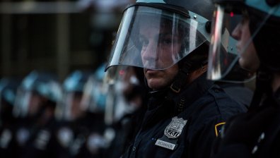 Трима полицаи от български произход са пострадали при безредиците в САЩ