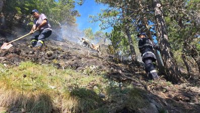 И днес над 100 души продължават да гасят пожара в Пирин
