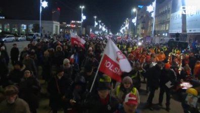 Хиляди излязоха на антиправителствен протест в Полша