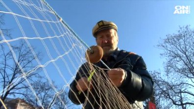 Рибари тъжно споделят: Плетенето на мрежи е майсторлък, но занаятът отмира