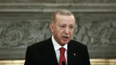 Един загинал полицай и трима ранени при катастрофа с кола от кортежа на Ердоган