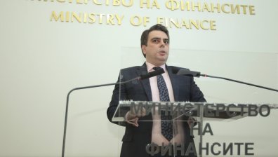 Асен Василев: Не харчим значително повече, не взимаме голям дълг