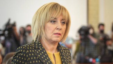 Манолова: Не отменяйте и не променяйте мораториума, парламентът не е игра