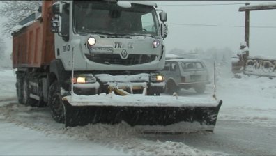 Два автобуса с деца закъсаха на Витоша заради снега