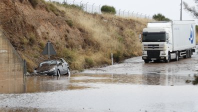 Мощна буря превърна улиците на Испания в реки (СНИМКИ)