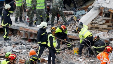 Расте броят на жертвите след опустошителното земетресение в Албания