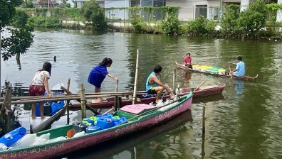 Тропическата буря "Фъншен" приближава Филипините, хиляди хора се евакуират