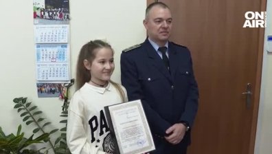 Наградиха 10-годишната каратистка, "задържала" пиян шофьор в Бургас