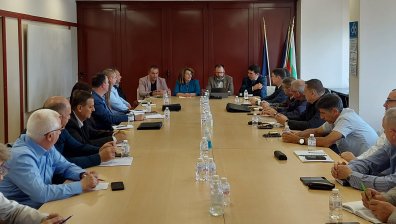 Коритарова разпореди спешна проверка на състоянието на пътищата у нас