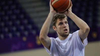 Везенков и "Олимпиакос" са полуфиналисти в гръцкото първенство