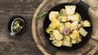 Картофена салата с яйца и копър за Великден