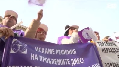 Протест за по-високи заплати на лекари и мед. сестри