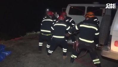 Бус падна в 80-метрова пропаст в Грузия, 17 души загинаха