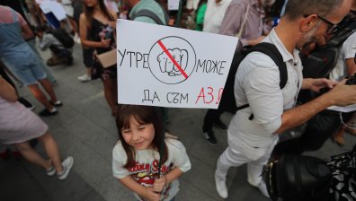 "Нито една повече" - редица градове излизат на протест срещу насилието над жени