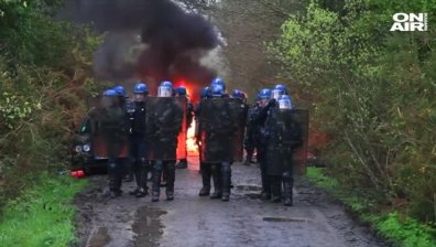 Сблъсъци между полицаи и екоактивисти във Франция