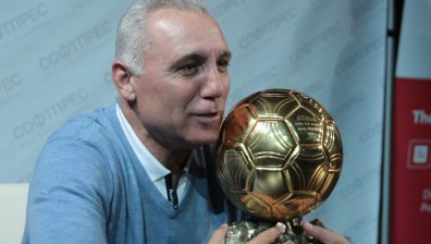 Стоичков призова да си стоим вкъщи: Вирусът ще отшуми