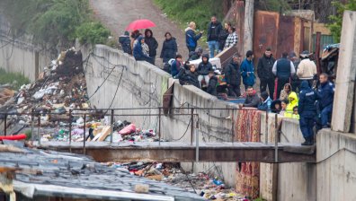 Жители на "Захарна фабрика" отказват да напуснат: Ще спим на палатки