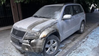 Запалиха автомобили на българското посолство в Скопие (СНИМКИ+ВИДЕО)