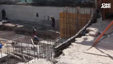 Къща е пред срутване след изкоп на строеж в центъра на Добрич