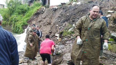Хайредин и Михайлово обявиха бедствено положение, евакуират хора