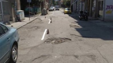 Да има паркоместа е важно, дупките по пътя - като им дойде времето!