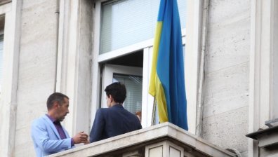 Оставка в СОС след неуспешния опит за сваляне на украинското знаме