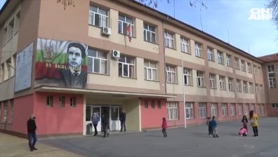 Инженер създаде бактерицидни лампи за училище в Димитровград безвъзмездно
