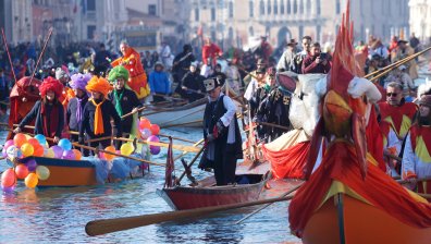 Изпращат зимата и посрещат пролетта: Венеция се подготвя за годишния си карнавал