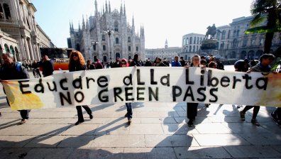 Ковид сертификатът раздели Италия на две и предизвика протести