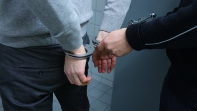 Сириец намушка с нож в корема мъж в "Студентски град" и избяга