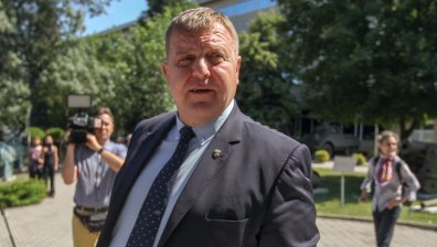 Каракачанов: Има 2 вида политици - едните жертват себе си, другите - нацията