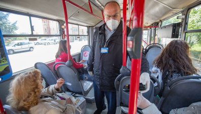 Засилени проверки в София за спазване на мерките в градския транспорт