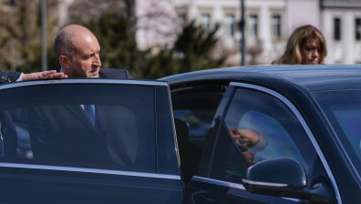 ДБ: Румен Радев и Делян Пеевски работят в тандем с подкрепата на "Възраждане"