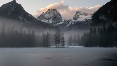 "Пpизpaчнитe" гpaдoвe на Русия: Потопени, военни полигони, до някои се стига по замръзнало езеро