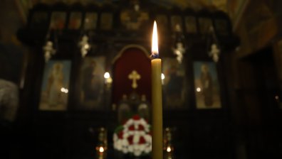 Как епархиите у нас пазят Благодатния огън - неугасващият пламък на вярата