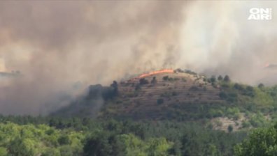 Продължава битката на огнеборците с пожара край Изворище
