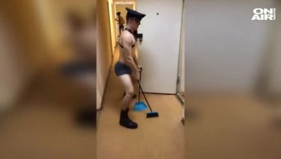 Във вихъра на танца: Руски кадети се разкършиха под ритъма на "Satisfaction"