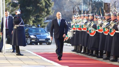 Радев: Недопустимо е партиите да гледат на армията ни като на донор за Украйна
