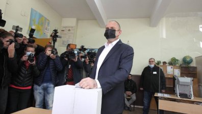 Радев: Пълна мобилизация! Не давайте шанс миналото да минира бъдещето