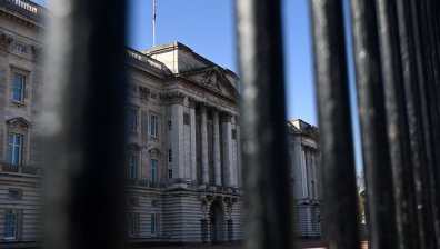 Бъкингамският дворец наруши мълчанието: Кралското семейство е тъжно