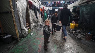 Израелските сили са заловили бойци на "Хамас", укриващи се сред мирното население в Газа