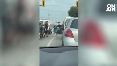 Ожесточен бой между шофьори на светофар в София (+ВИДЕО)