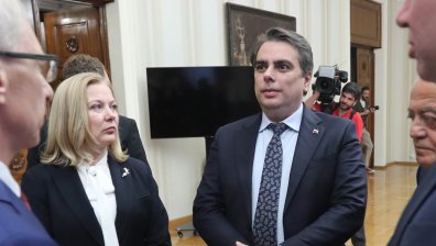 Асен Василев: Залогът е ясен. Диктатура или парламентарна република