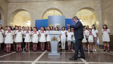Премиерът настоява за решение за детския хор на БНР