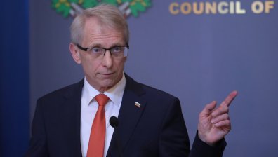 Премиерът Денков с остра позиция заради премахването на машинното гласуване