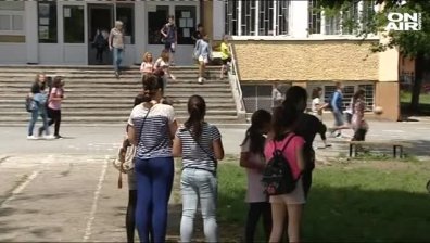 Задържаха педофил, посегнал на момичета в столично училище