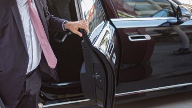 Новите коли на депутатите: Кожен салон, фyнĸция зa мacaж, голяма мощност