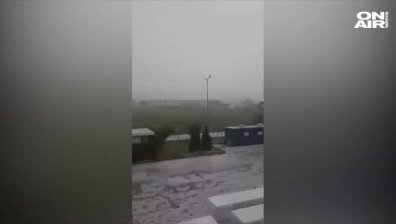 Буря наводни улици и подлези в Пловдив