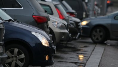 Некоректно паркиране в столичен квартал създава опасност от инциденти
